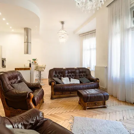 Garys Bright And Spacious Two Bedroom Flat Near Danube Budapesta