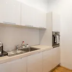 Garys Bright And Spacious Two Bedroom Flat Near Danube 아파트 부다페스트