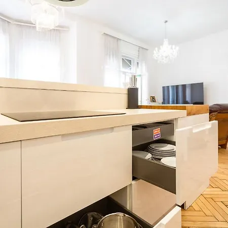 Garys Bright And Spacious Two Bedroom Flat Near Danube * Budapesta