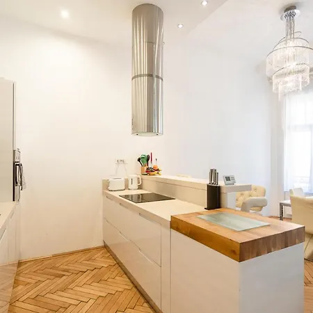 Garys Bright And Spacious Two Bedroom Flat Near Danube Apartment Budapest