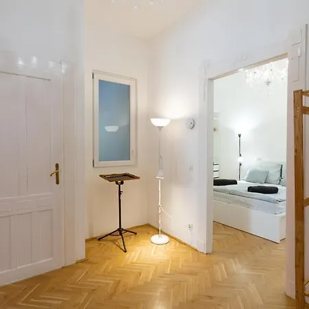 Lägenhet Garys Bright And Spacious Two Bedroom Flat Near Danube *