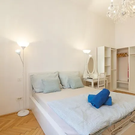 Garys Bright And Spacious Two Bedroom Flat Near Danube Budapest