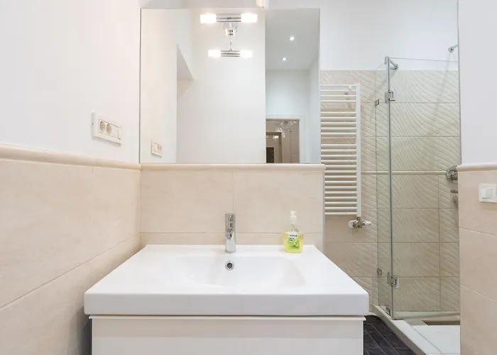 Garys Bright And Spacious Two Bedroom Flat Near Danube דירה בודפשט