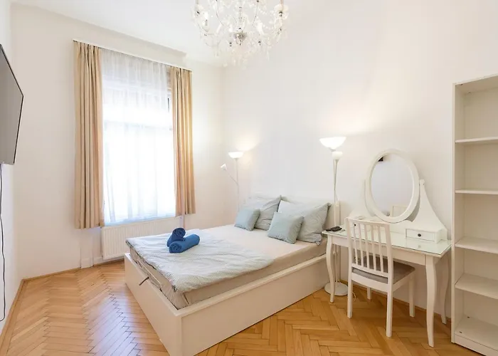 Garys Bright And Spacious Two Bedroom Flat Near Danube *