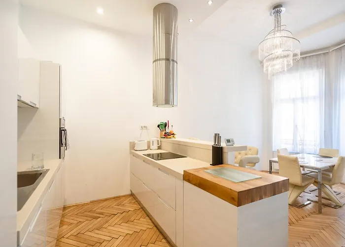 Garys Bright And Spacious Two Bedroom Flat Near Danube דירה בודפשט