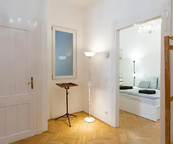 דירה Garys Bright And Spacious Two Bedroom Flat Near Danube *