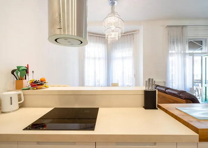 Garys Bright And Spacious Two Bedroom Flat Near Danube דירה בודפשט