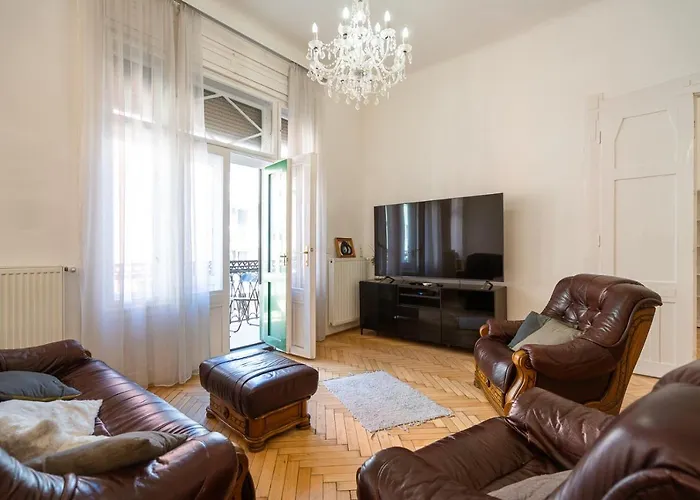 Garys Bright And Spacious Two Bedroom Flat Near Danube Apartment Budapest