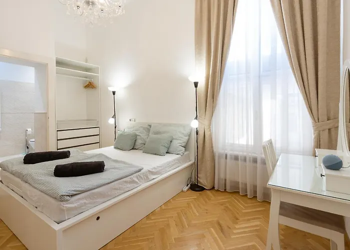 Apartment Garys Bright And Spacious Two Bedroom Flat Near Danube