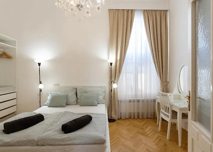 Apartment Garys Bright And Spacious Two Bedroom Flat Near Danube