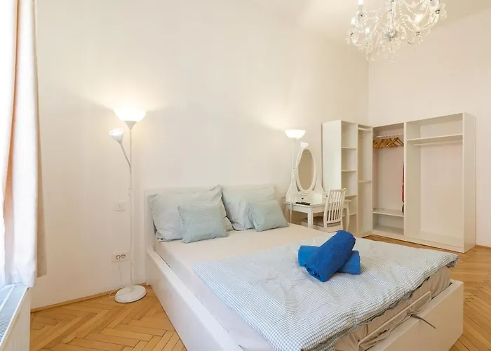 Garys Bright And Spacious Two Bedroom Flat Near Danube Budapest