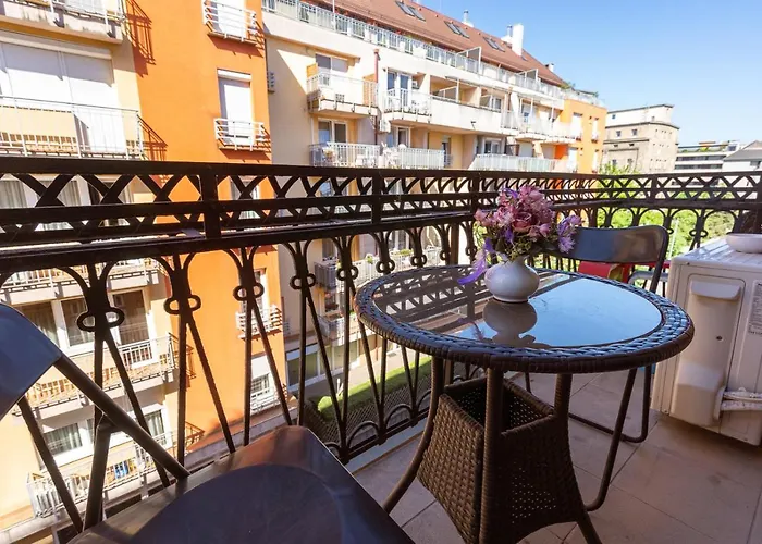 Garys Bright And Spacious Two Bedroom Flat Near Danube * Budapest