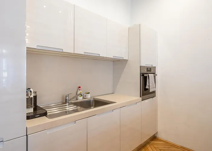 Garys Bright And Spacious Two Bedroom Flat Near Danube Apartment Budapest